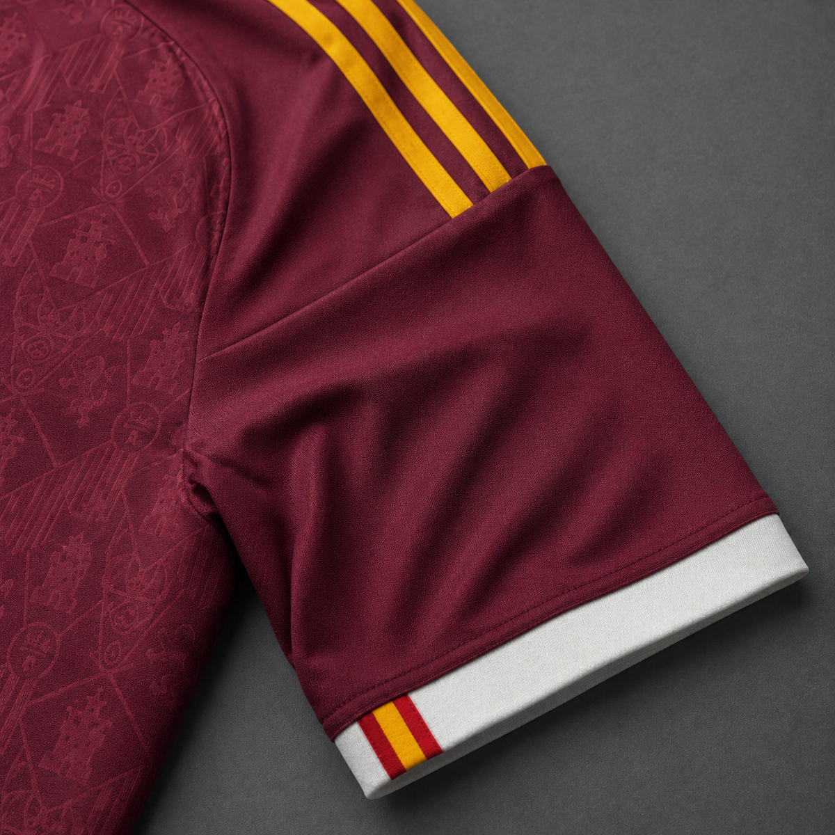 Camiseta selección España edición heráldica roja - detalle de los hombros